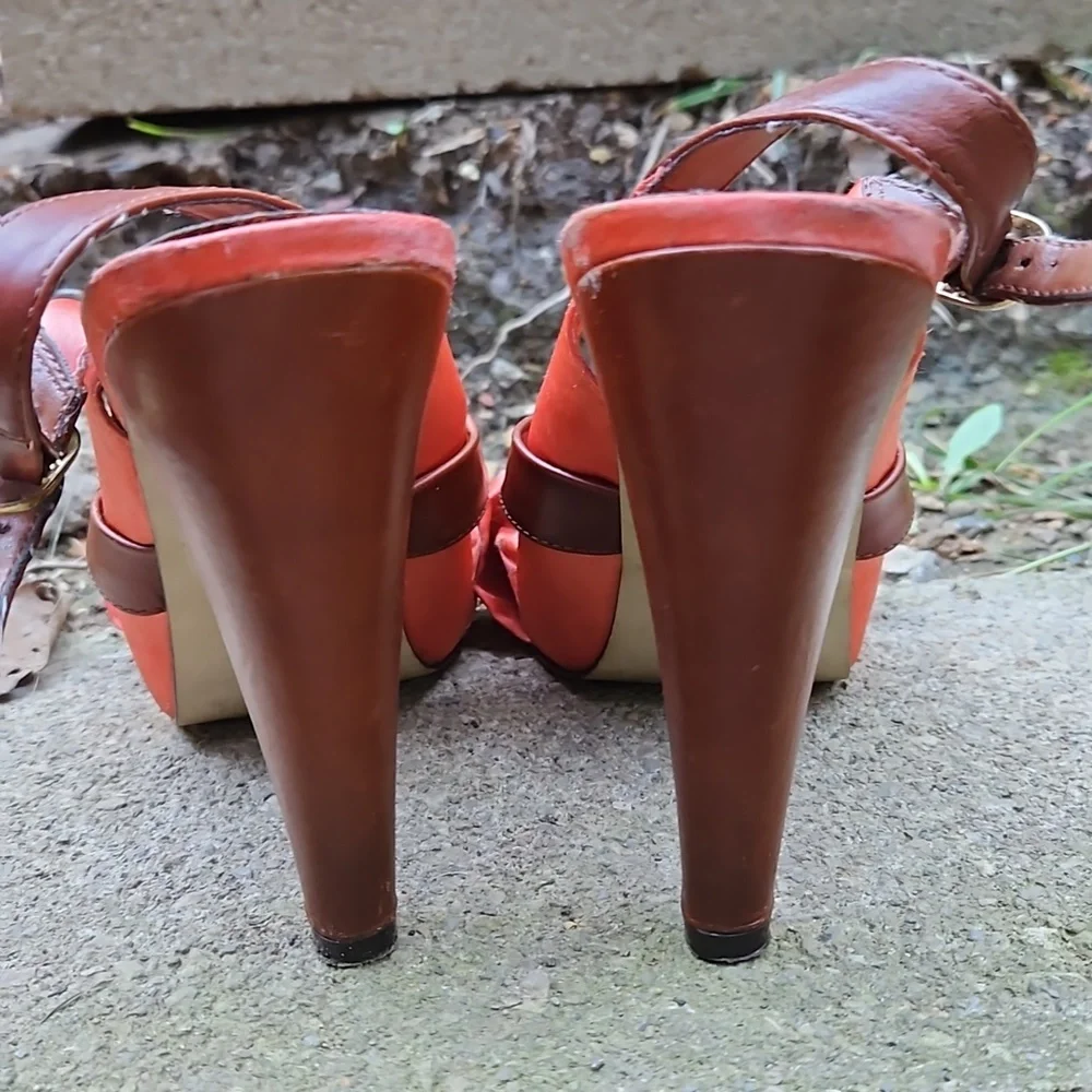 BAKERS Coral Orange & Brown Slingback Heels